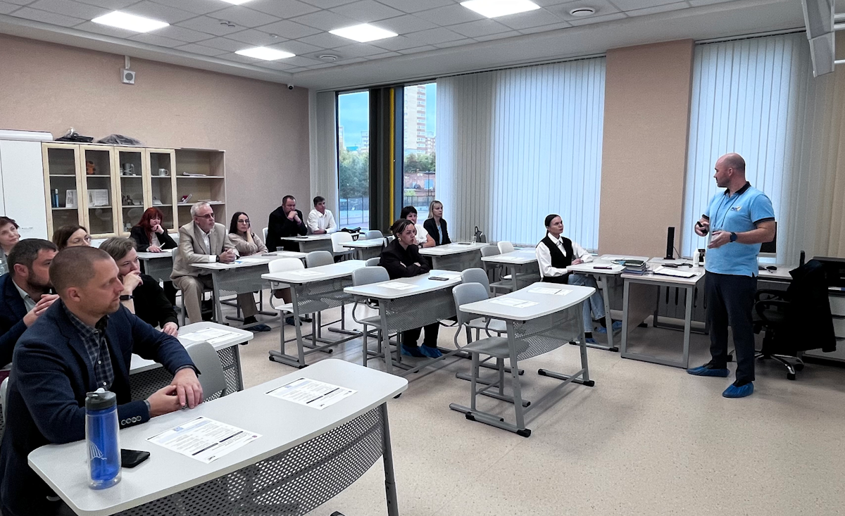 В Омске инструкторы по бережливому производству обменялись практиками обучения сотрудников